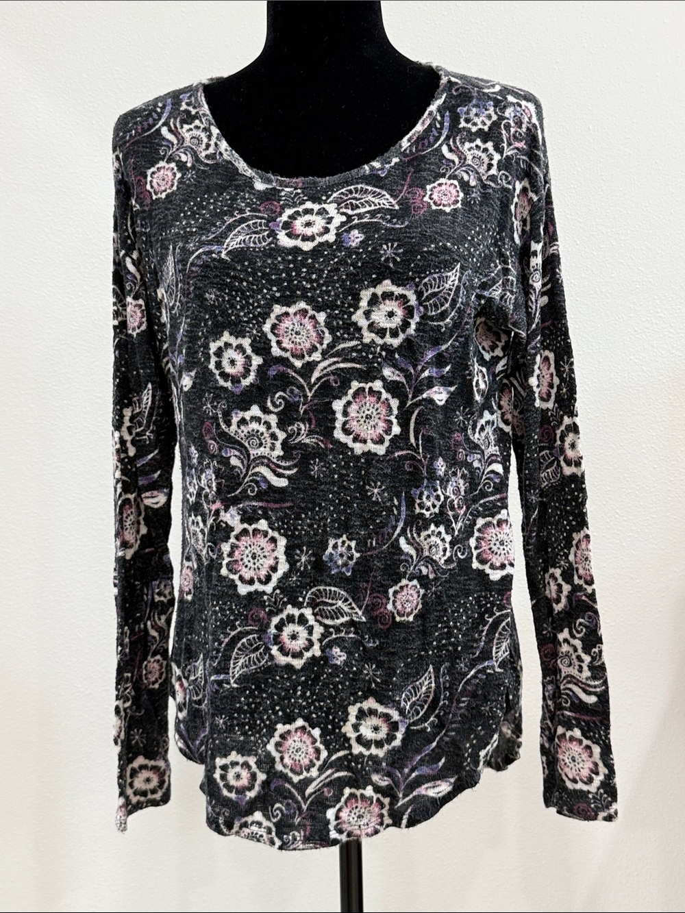 Max Jeans Black Floral Long Sleeve Scoop Neck Top